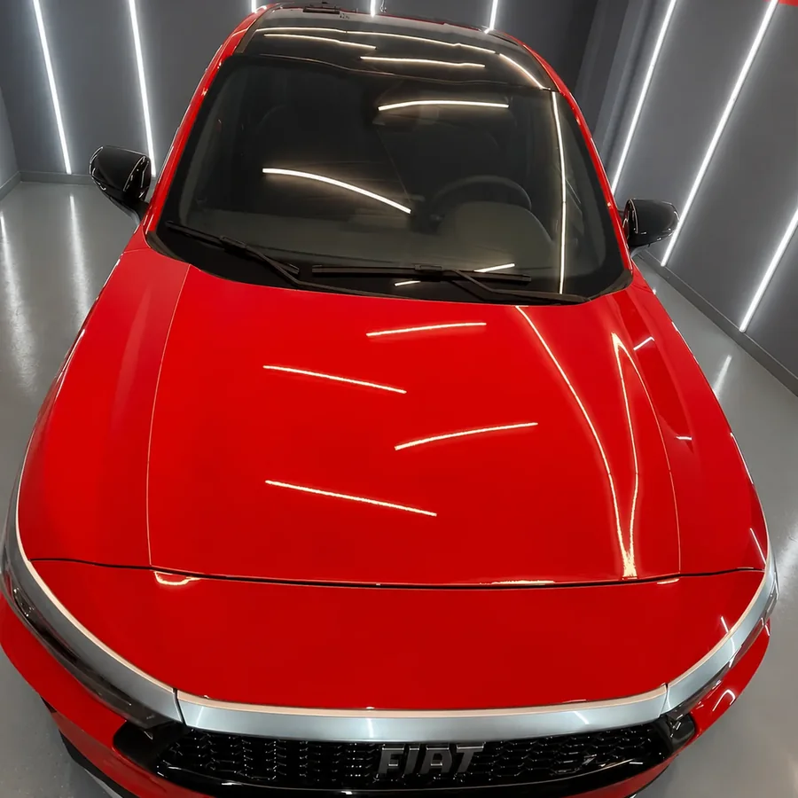Auto deportivo rojo terminado en BIBI'S Detailing